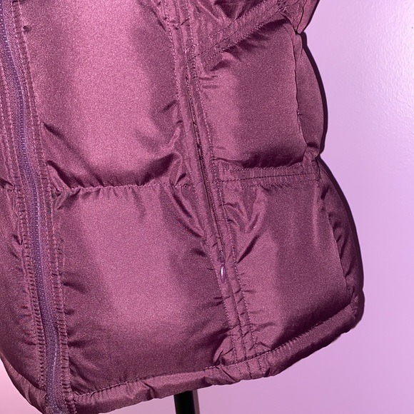 Polo Assn. Wine color puffer vest. New condition. Size large. - Picture 3 of 11